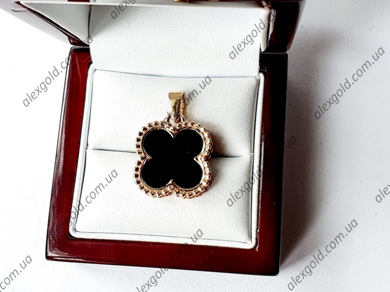 Золотая подвеска Van Cleef с черной вставкой оникс