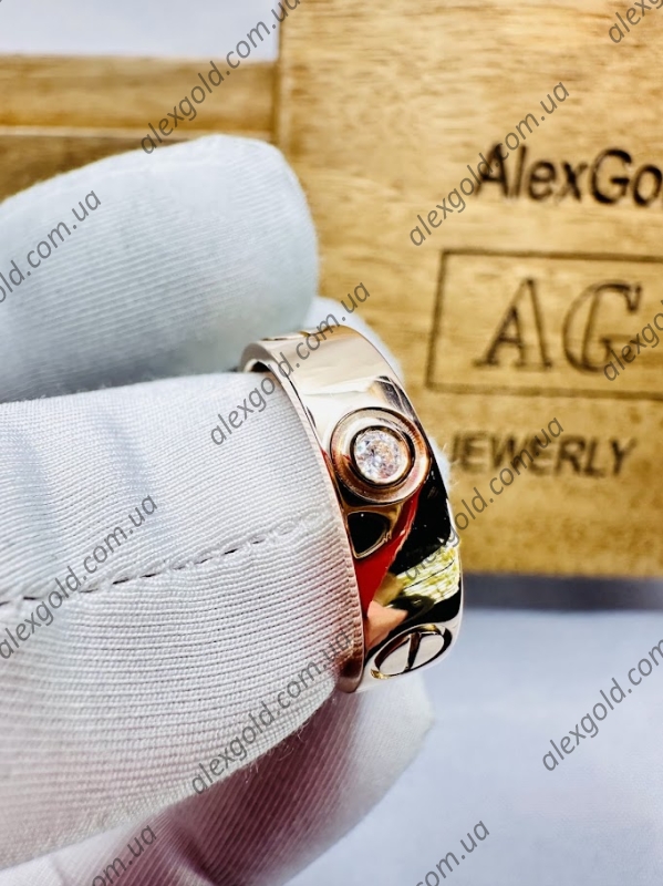 Кільце Cartier Love з камнями