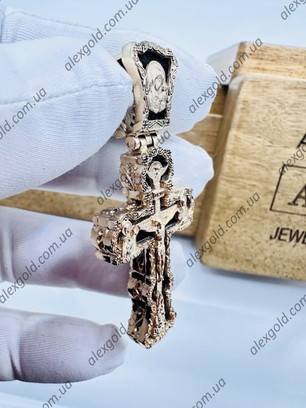 Хрест золото на дереві ебен