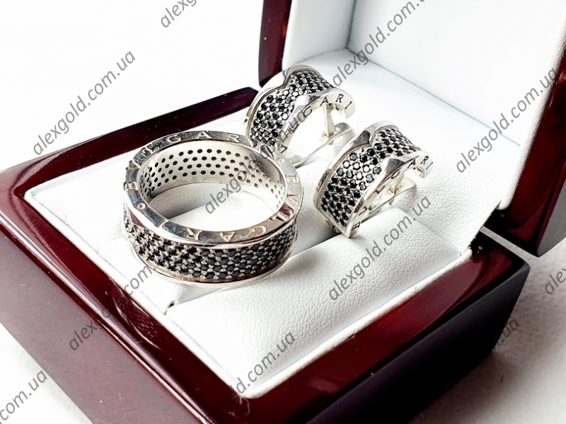 Серьги Bulgari c черными камнями