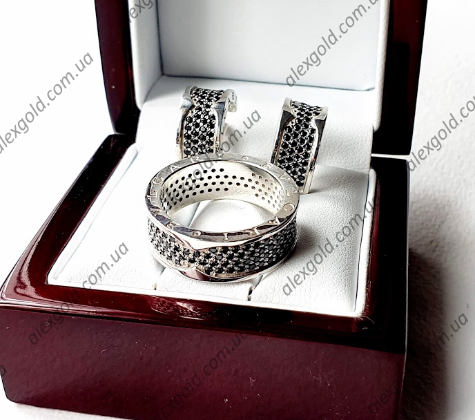 Серьги Bulgari c черными камнями