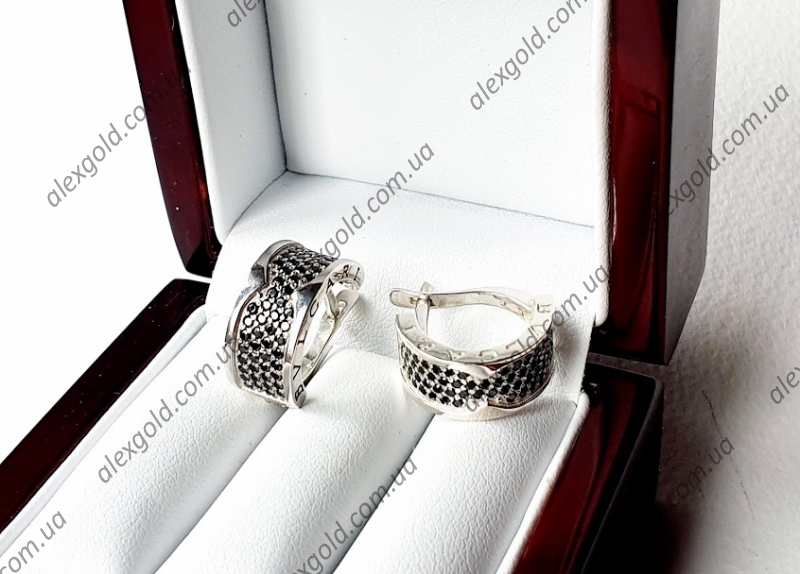 Серьги Bulgari c черными камнями