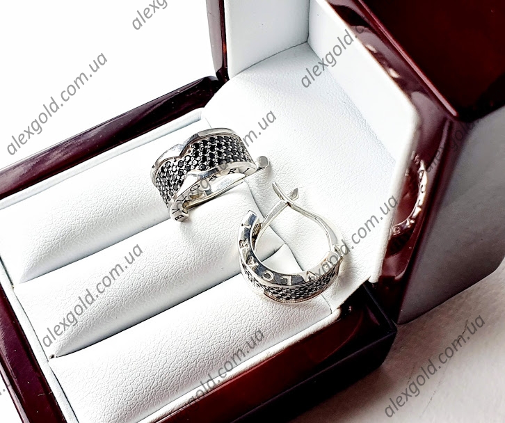 Серьги Bulgari c черными камнями