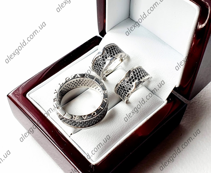 Серьги Bulgari c черными камнями