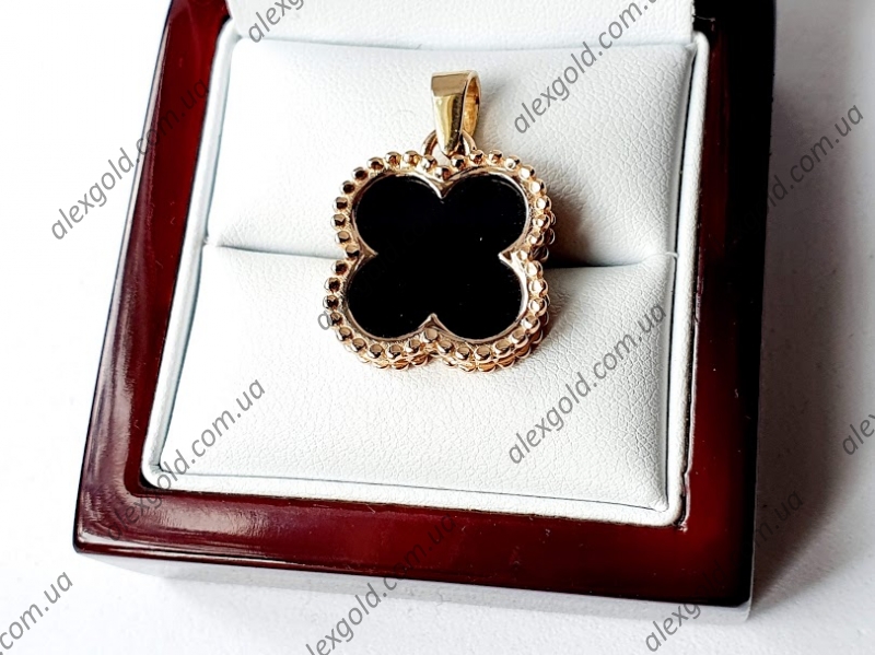 Золотая подвеска Van Cleef с черной вставкой оникс