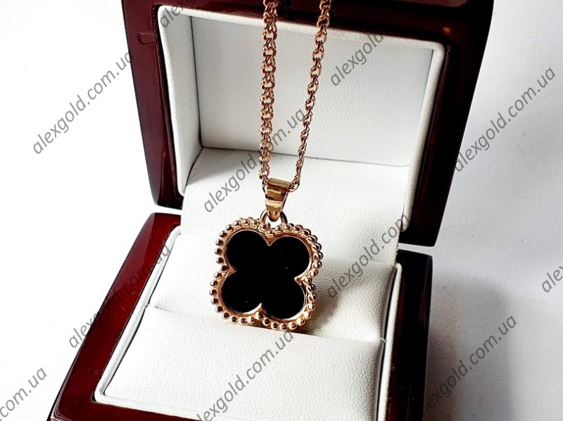 Золотая подвеска Van Cleef с черной вставкой оникс
