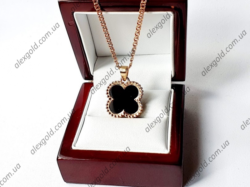 Золотая подвеска Van Cleef с черной вставкой оникс