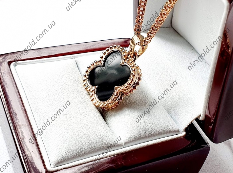 Золотая подвеска Van Cleef с черной вставкой оникс