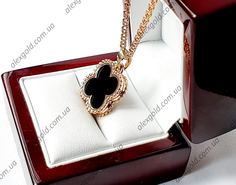 Золотая подвеска Van Cleef с черной вставкой оникс