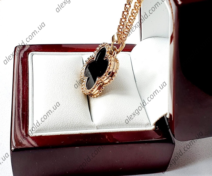 Золотая подвеска Van Cleef с черной вставкой оникс