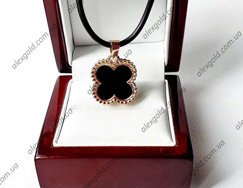 Золотая подвеска Van Cleef с черной вставкой оникс
